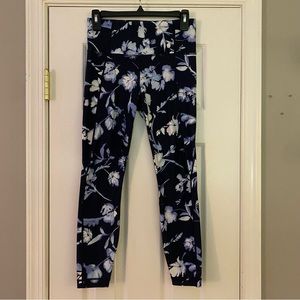 Athleta Water Salutation Tight Capri Leggings Blue Floral Small Womens Workout